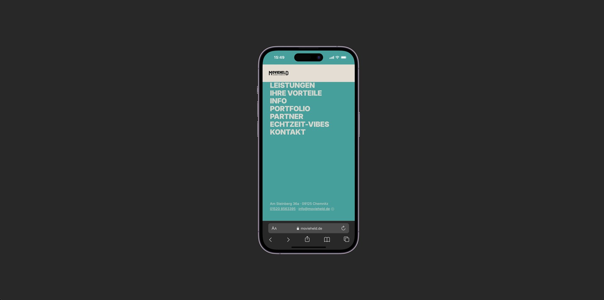 Movieheld — Footer mit großem Wordmark-Schriftzug
